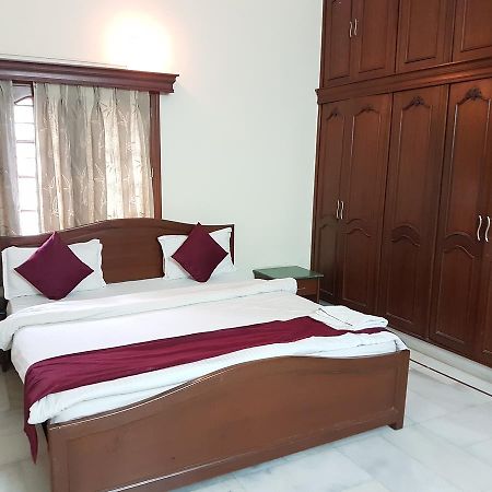 Alpine Glow Residencia - Crest Hotel Hyderabad Exterior foto