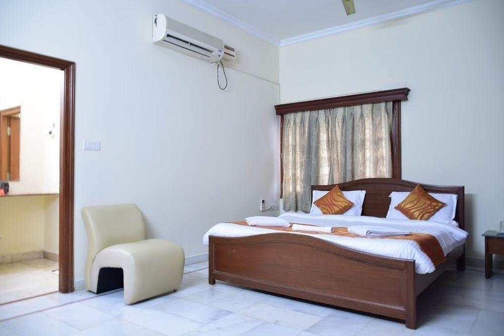 Alpine Glow Residencia - Crest Hotel Hyderabad Exterior foto