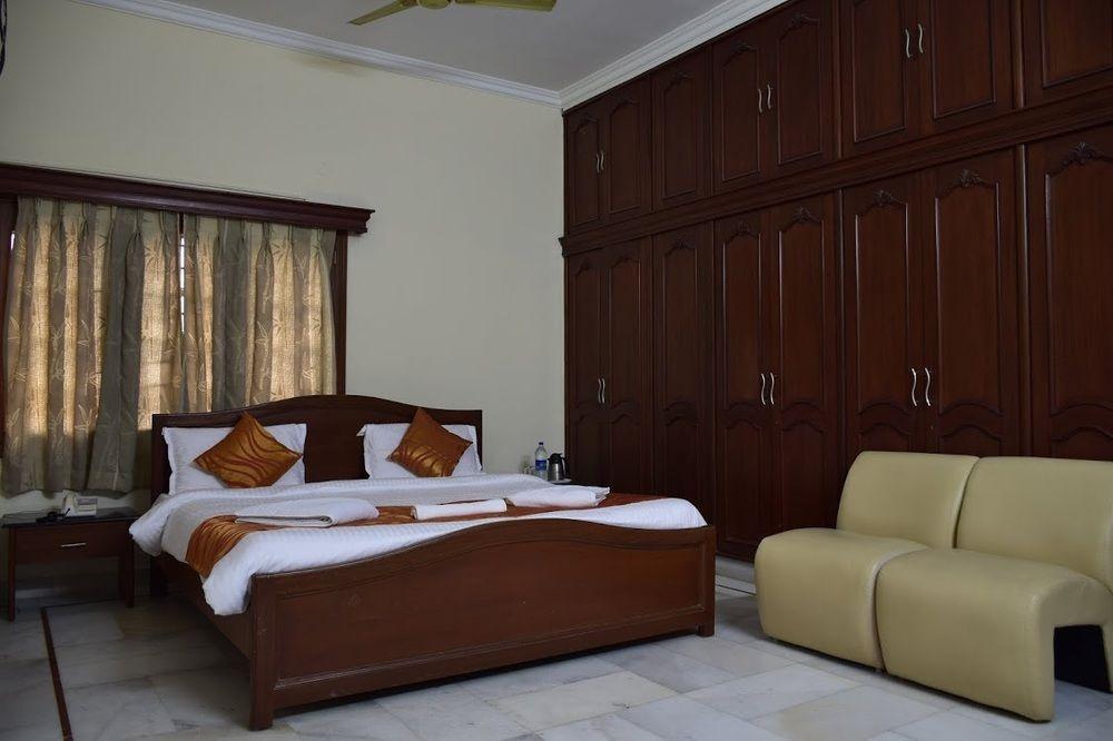 Alpine Glow Residencia - Crest Hotel Hyderabad Exterior foto